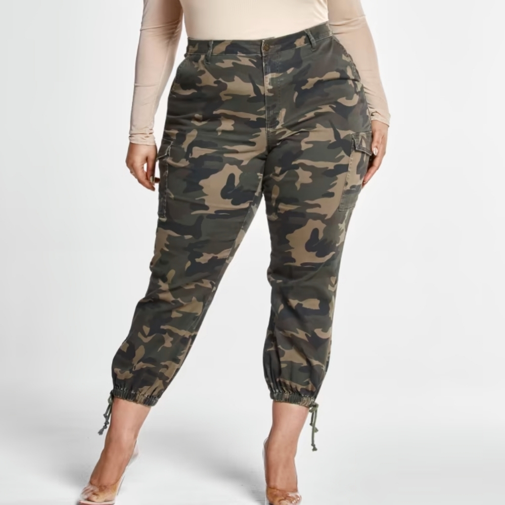 Fashion to Figure Plus Size High-rise Camouflage Joggers